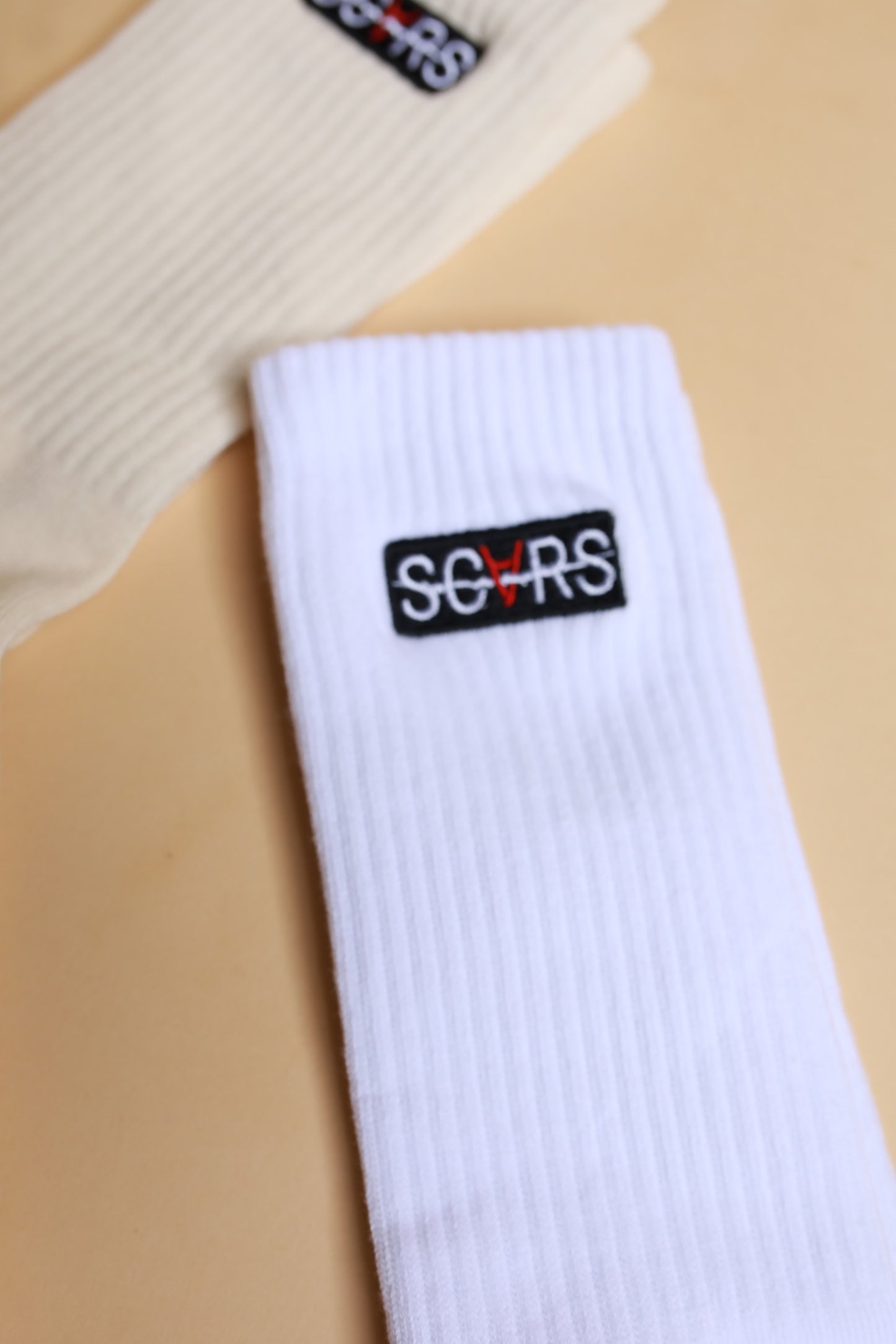 HELLA SCARS FIELD SOCKS (3 - WHITE)