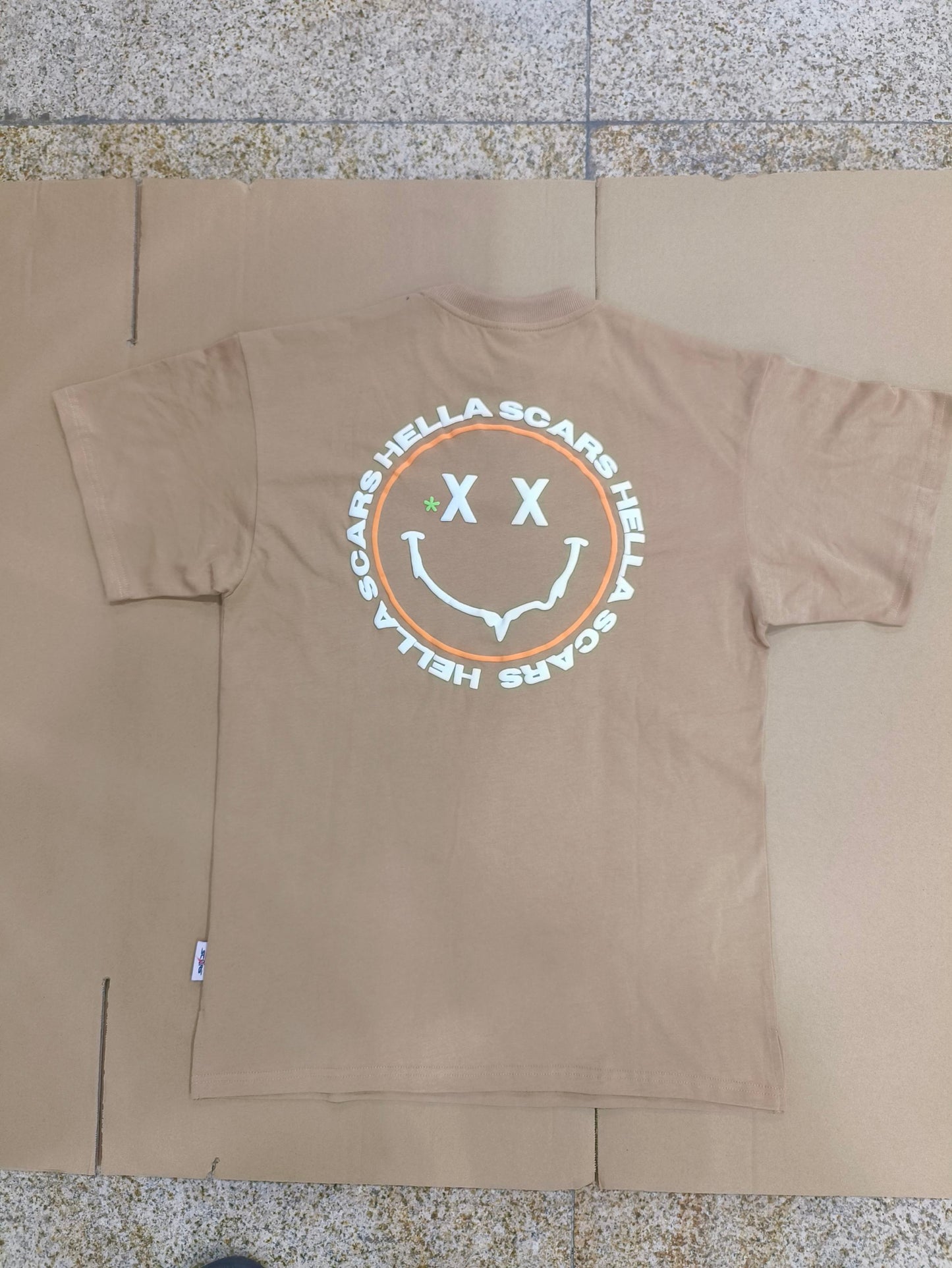 HELLA SCARS BROWN SMILEY TEE
