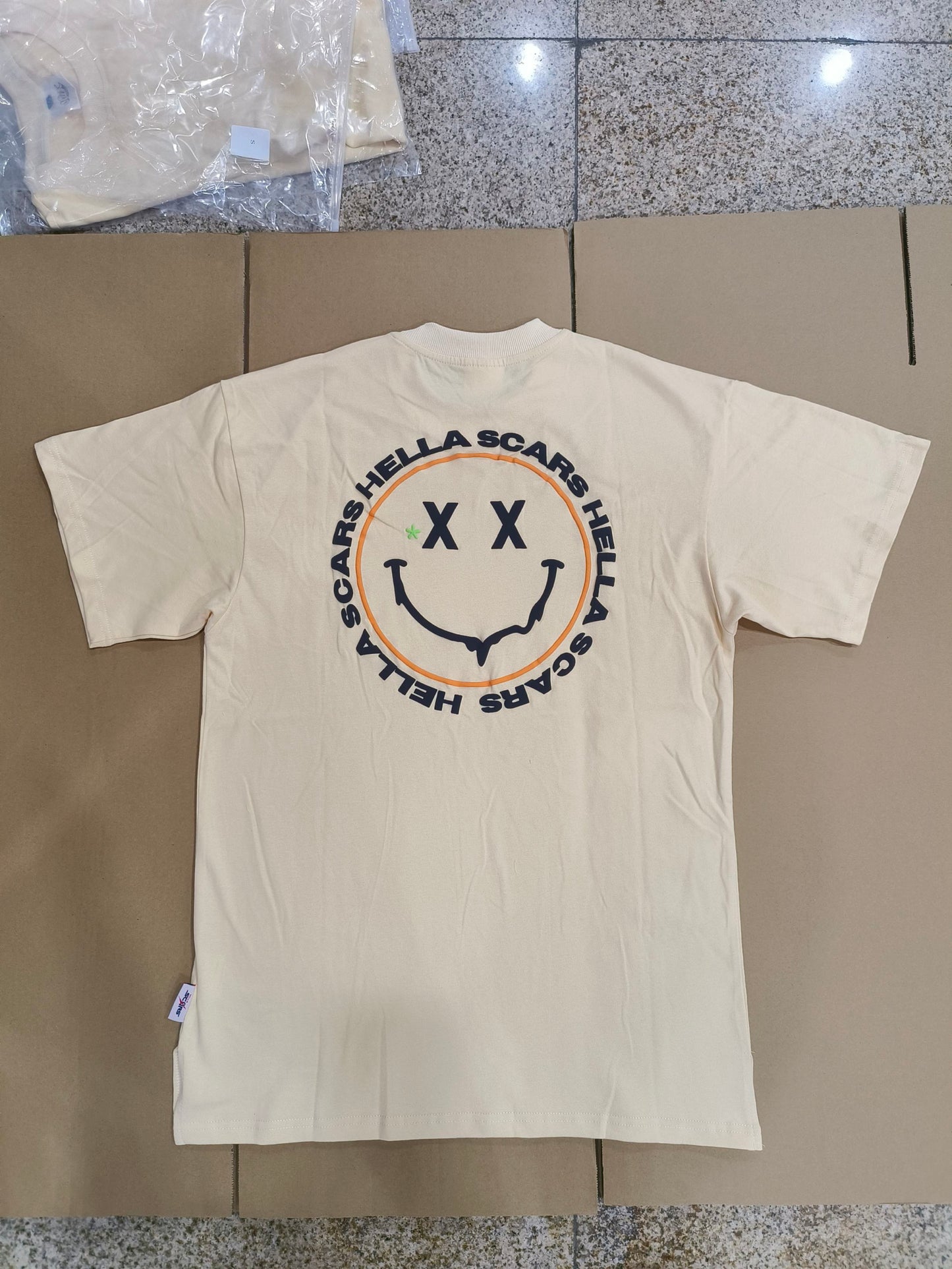 HELLA SCARS BROWN SMILEY TEE